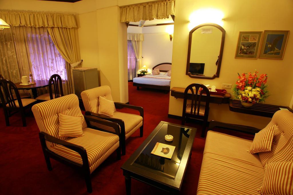 Malabar Palace Kozhikode Bagian luar foto